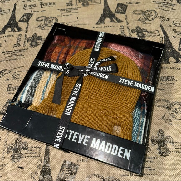 Steve Madden NWB! Mustard Yellow Hat Plaid Multicolor Scarf Box Gift Set - Picture 10 of 11
